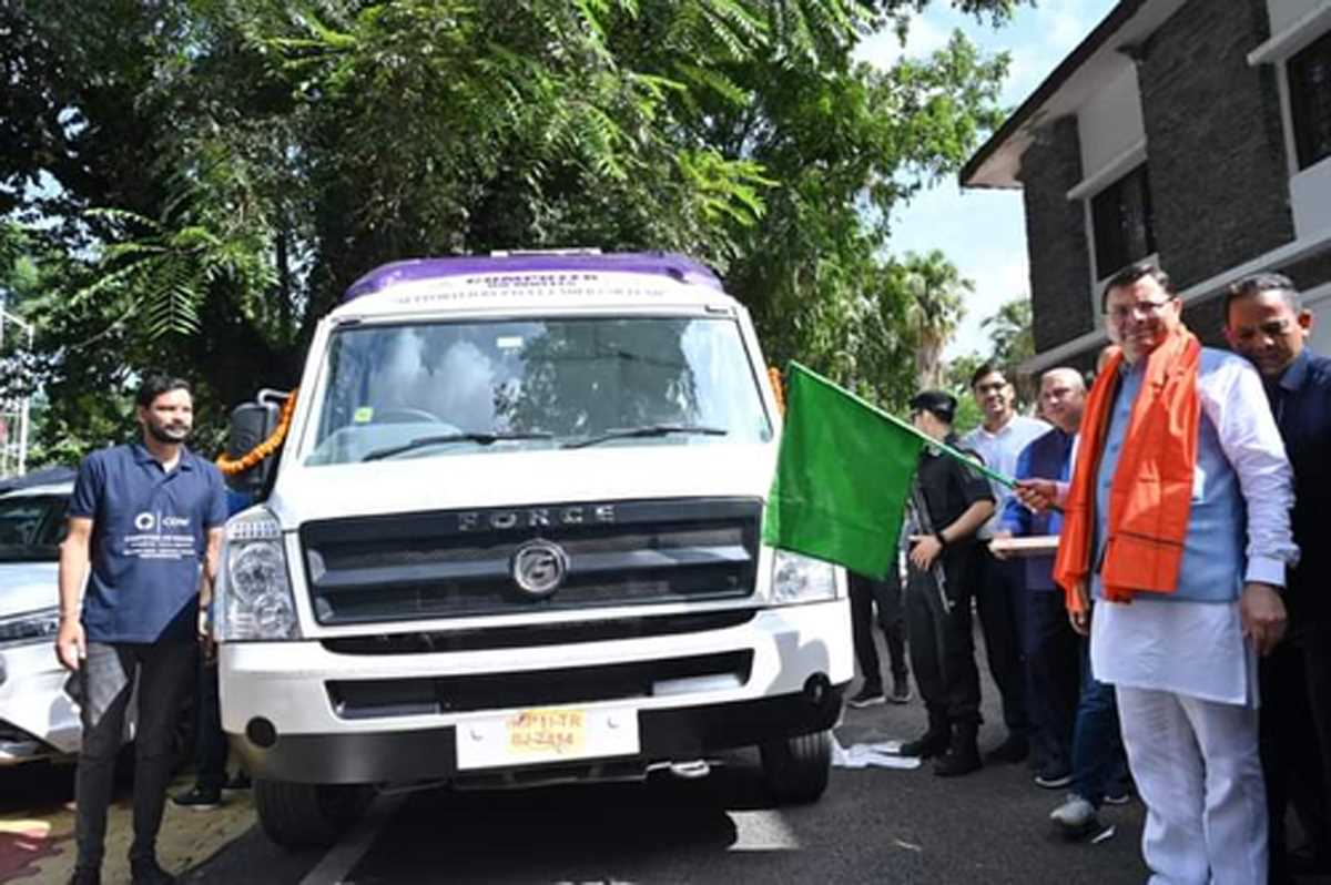 मुख्यमंत्री धामी ने किया कम्प्यूटर ऑन व्हील वाहन का फ्लैग ऑफ